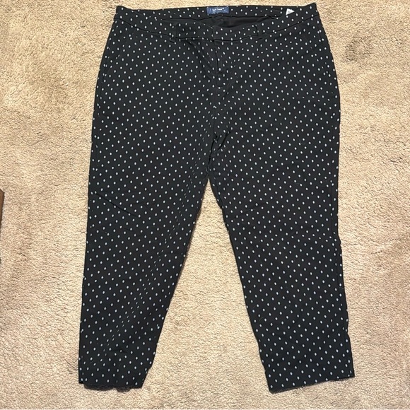Old Navy‎ Black and White Polka Dot Chinos - Picture 6 of 6